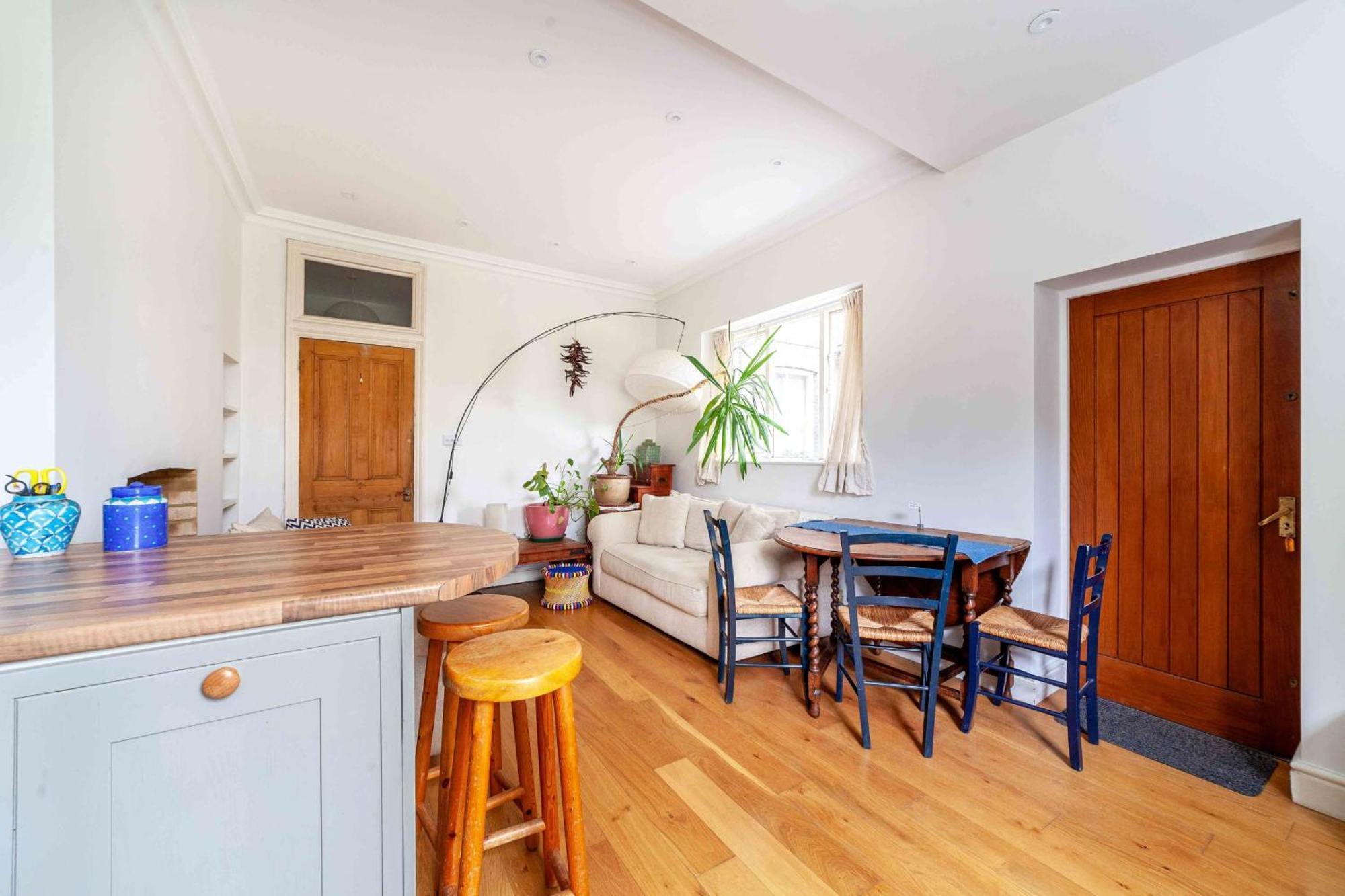Apartment Cosy And Spacious London