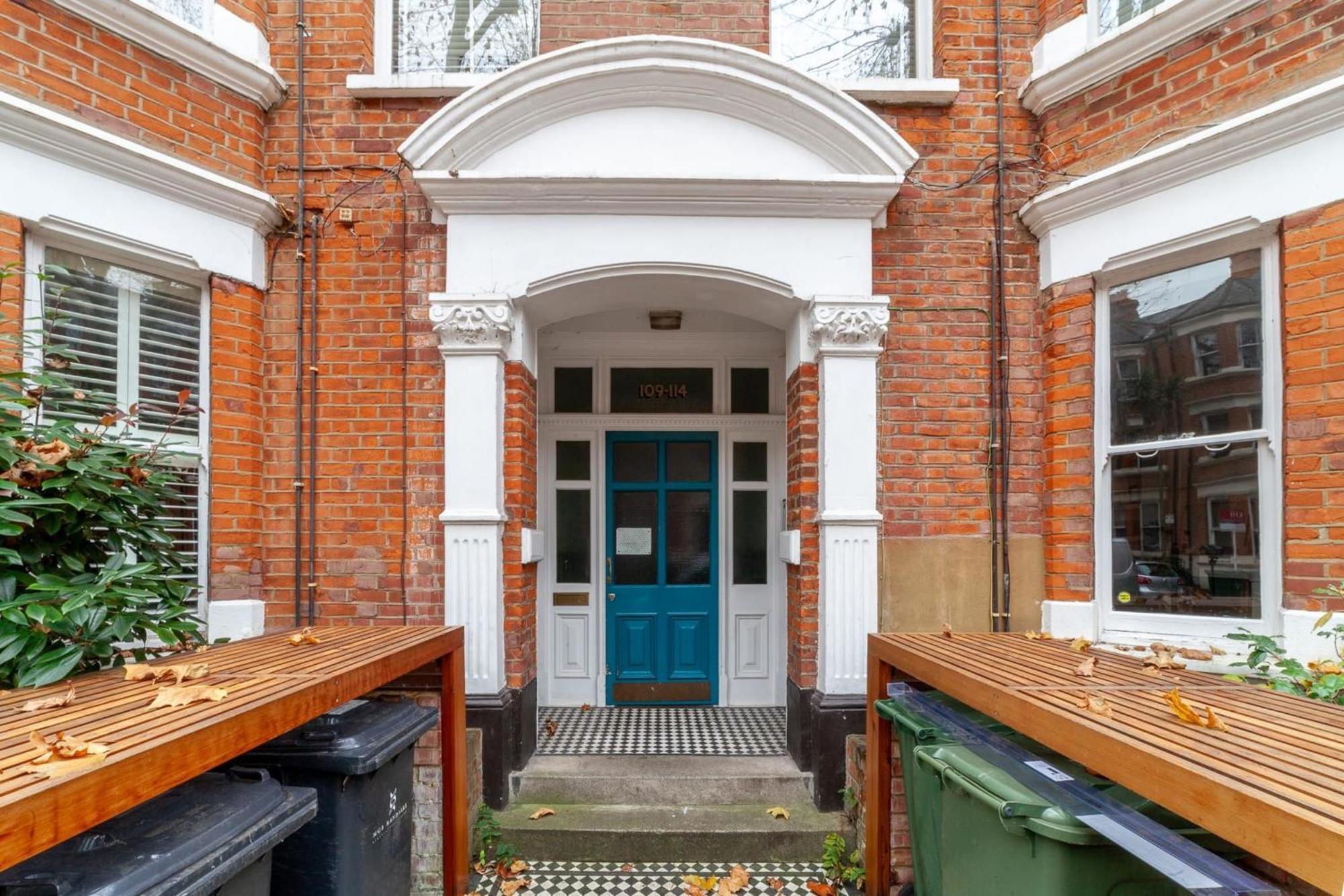 Apartment Cosy And Spacious London