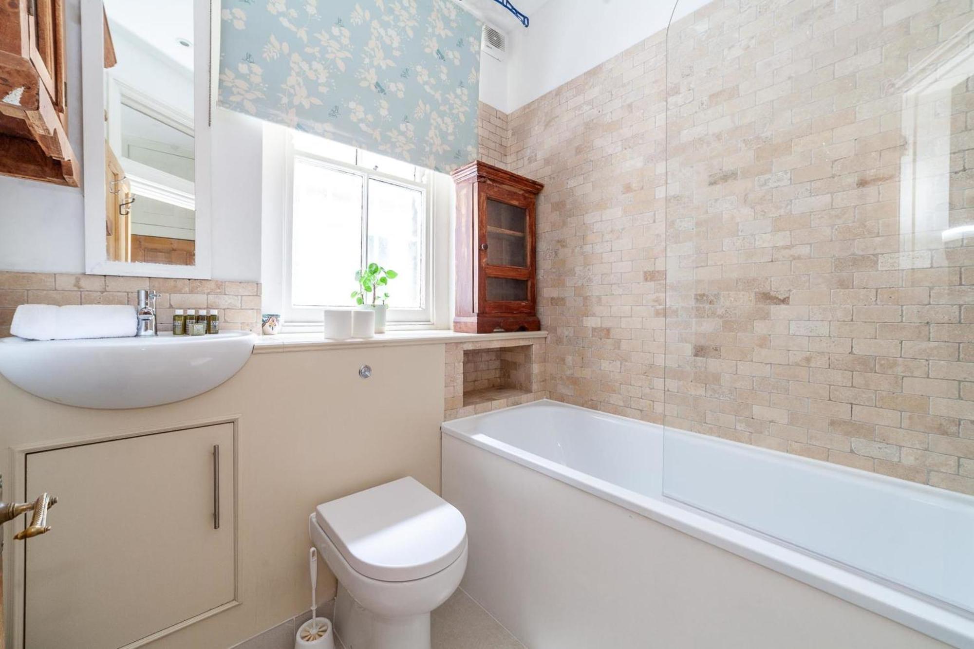 Cosy And Spacious Apartment London