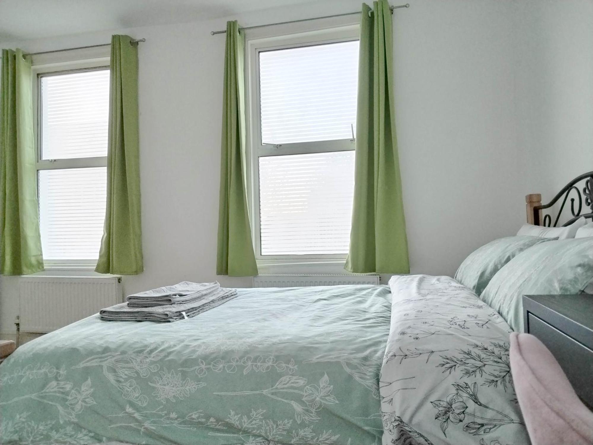 Cosy Near Canary Wharf & The O2 Guest house London