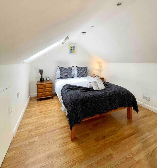 Apartment 2 Bdr Flat With Canal View