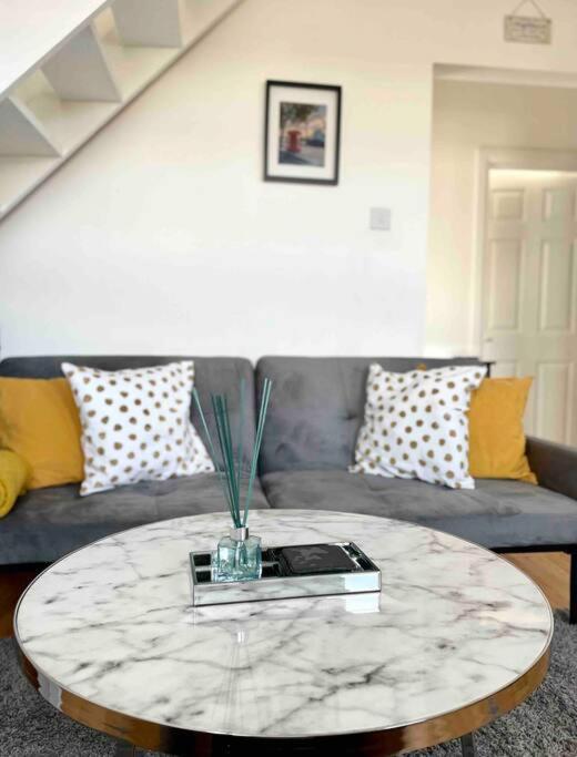 2 Bdr Flat With Canal View London