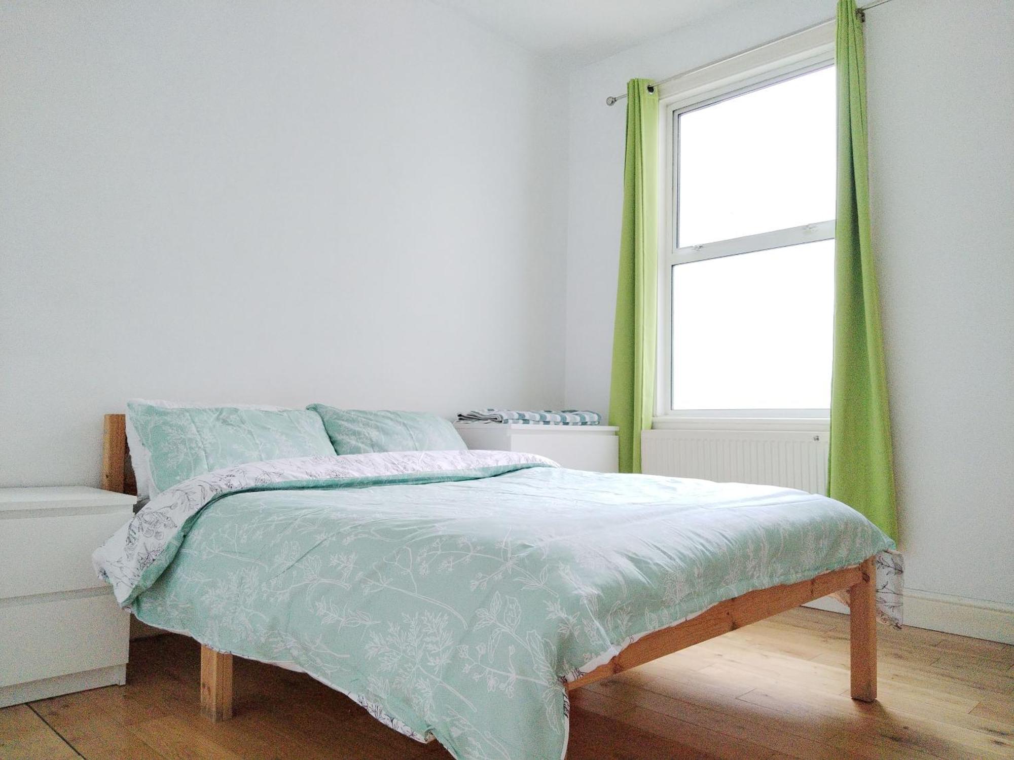 Cosy Near Canary Wharf & The O2 Guest house London