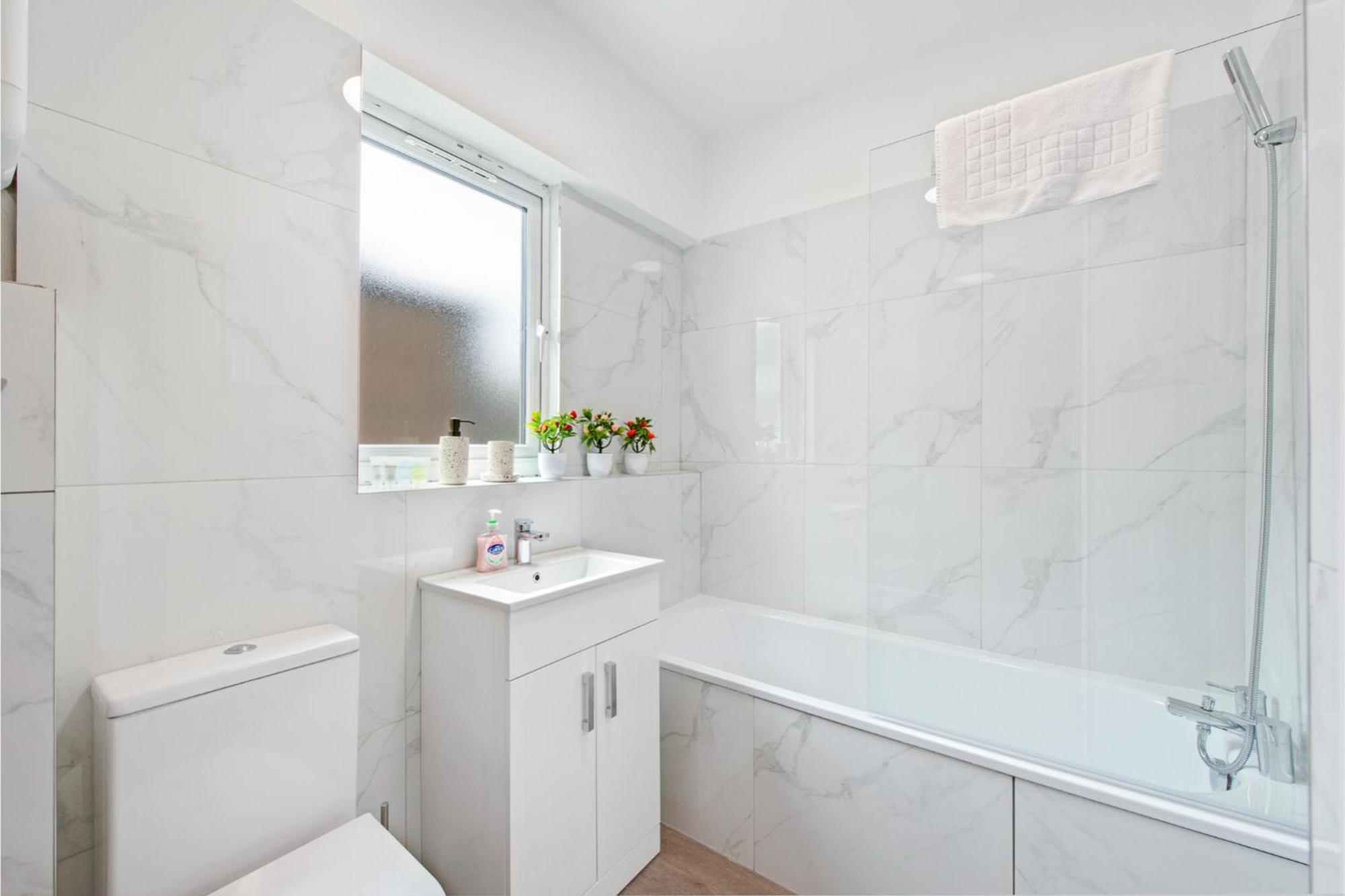 Apartment Lovely - Park Views & Ideal Transport Links London