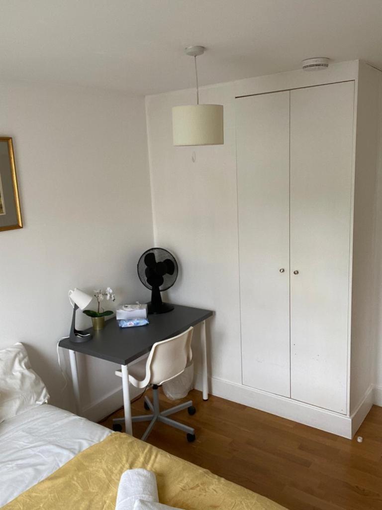 Lovely Private In Euston, Privatunterkunft *