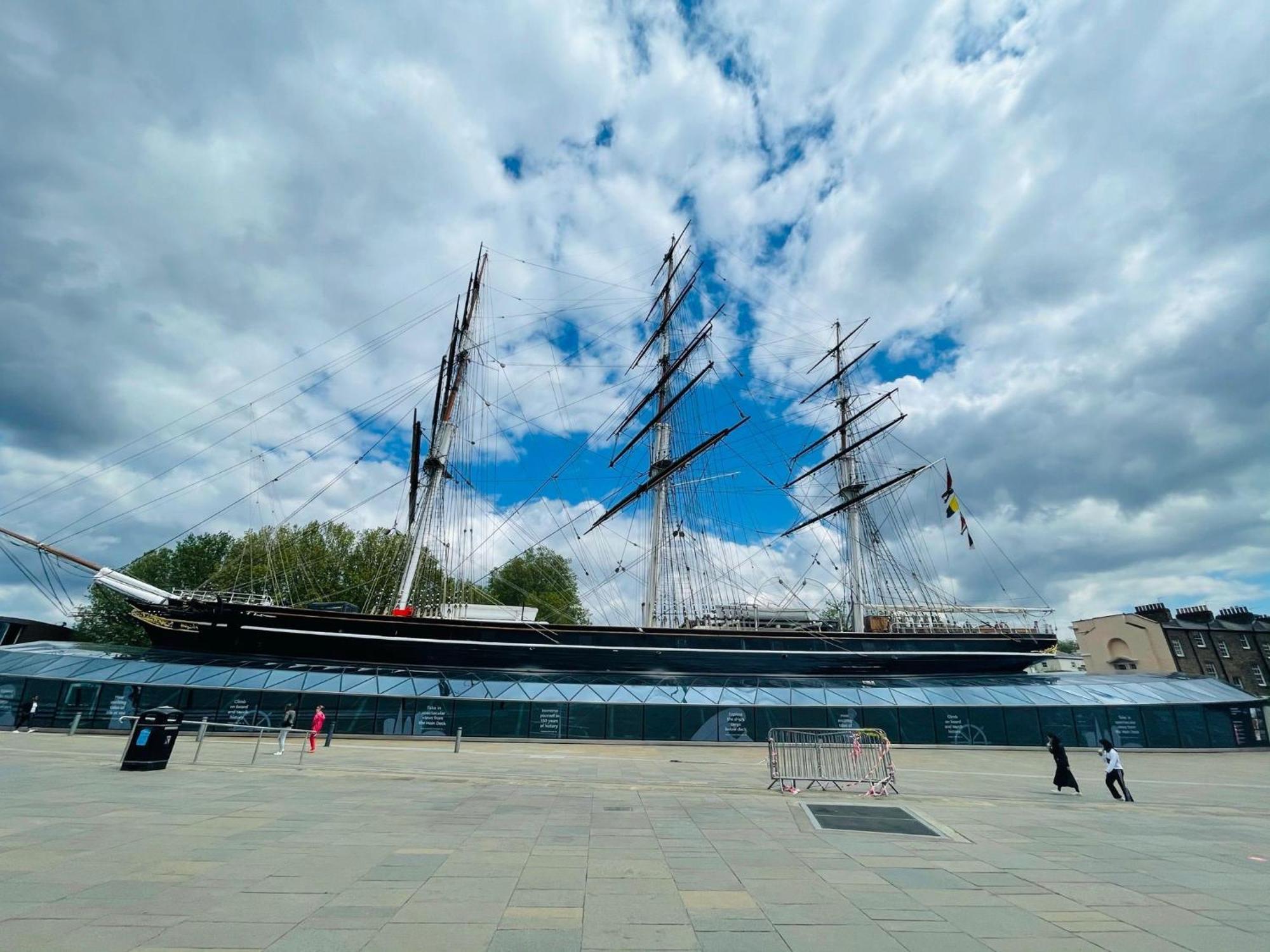 Greenwich With A River View & Balcony Near The 02 Arena & North Greenwich With Free Wifi & Fast Links Into Appartement Londen