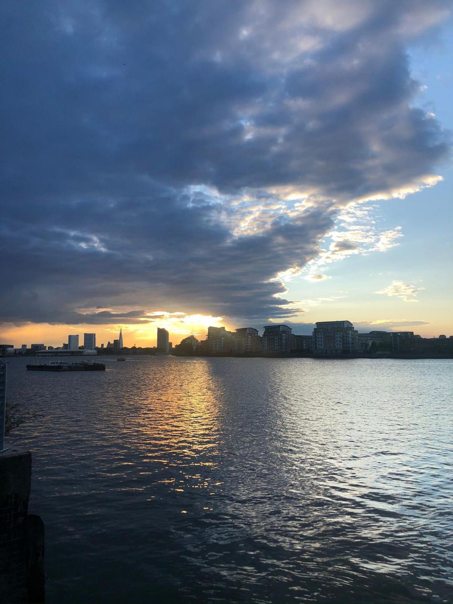 Appartement Greenwich With A River View & Balcony Near The 02 Arena & North Greenwich With Free Wifi & Fast Links Into Londen