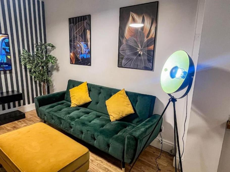 East Townhouse By Harlington Apartment London