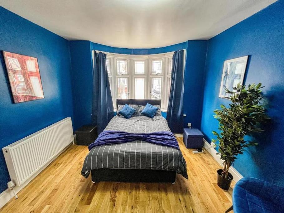East Townhouse By Harlington * London