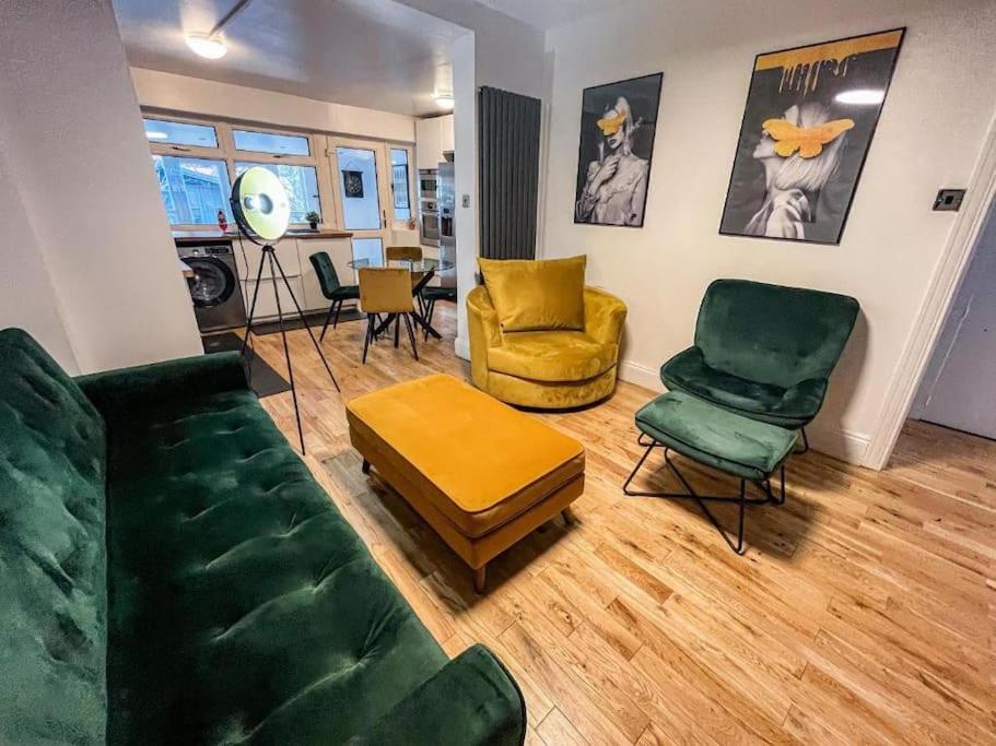 East Townhouse By Harlington Apartment *