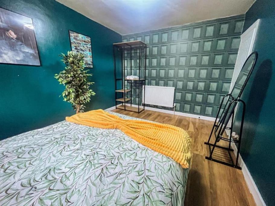 East Townhouse By Harlington * London