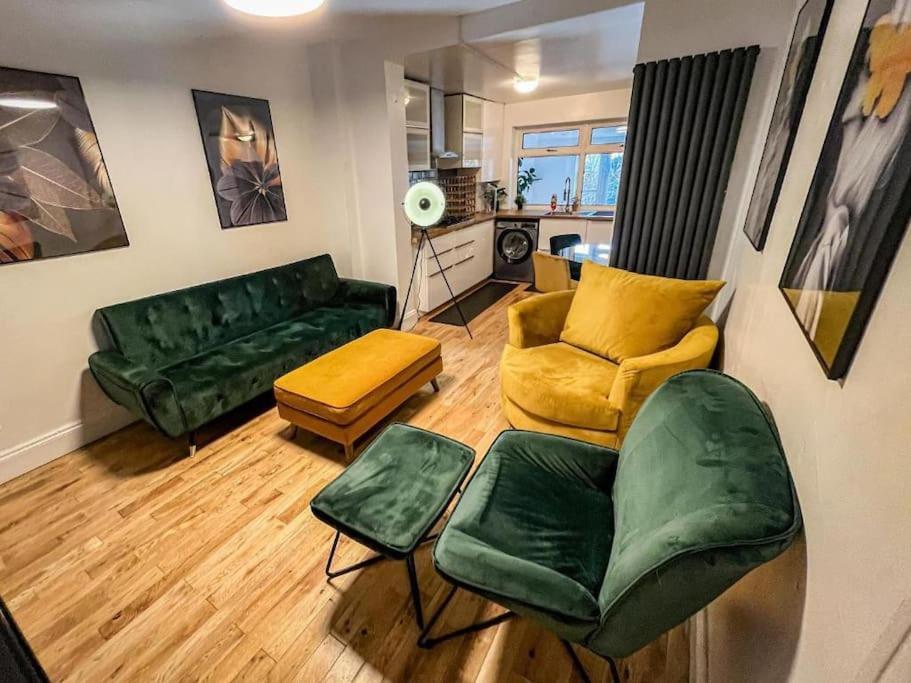 East Townhouse By Harlington Apartment London