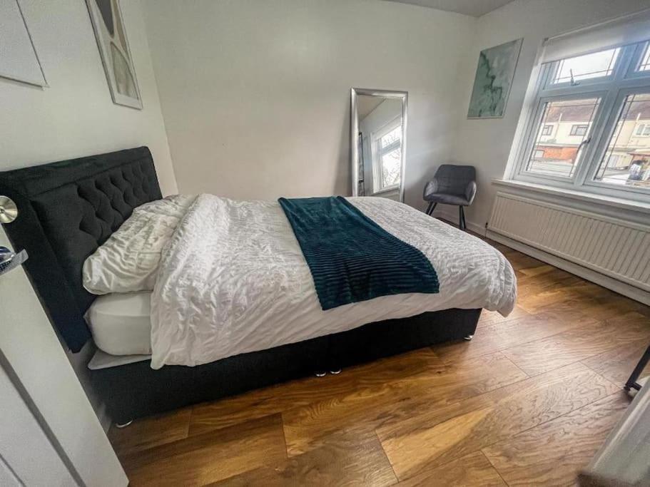 East Townhouse By Harlington Apartment *