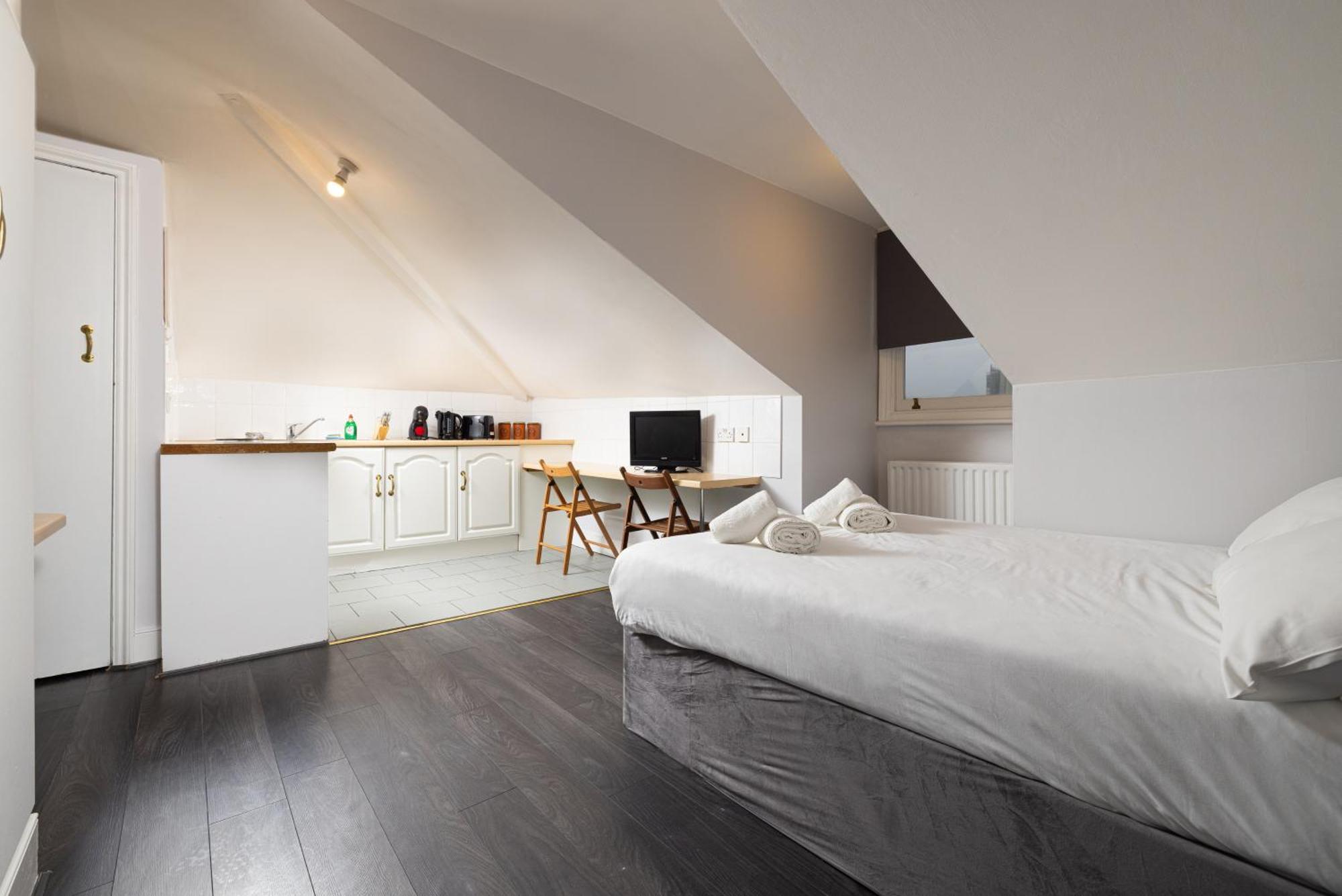 Charmstay Swiss Apartment London