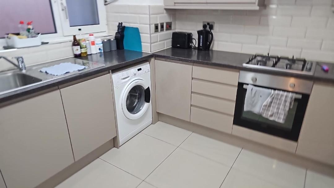 E1 Guest house London