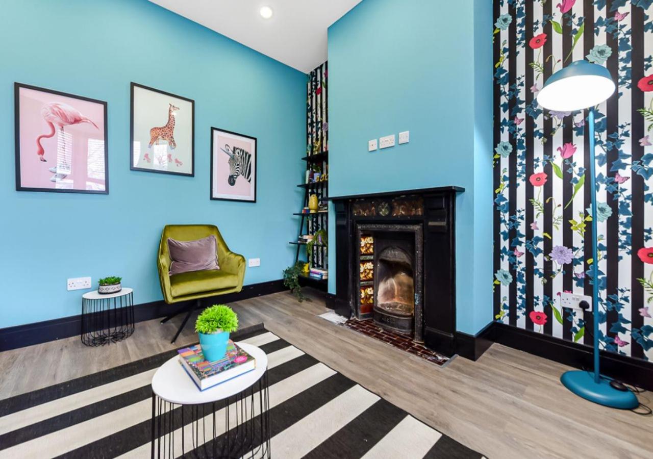 Bright & Colourful House - For A Large Groups Appartement *