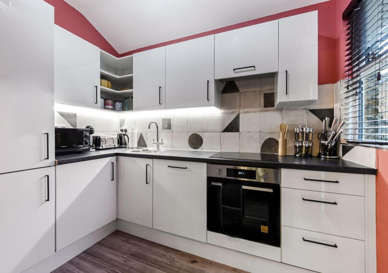 Bright & Colourful House - For A Large Groups Londen