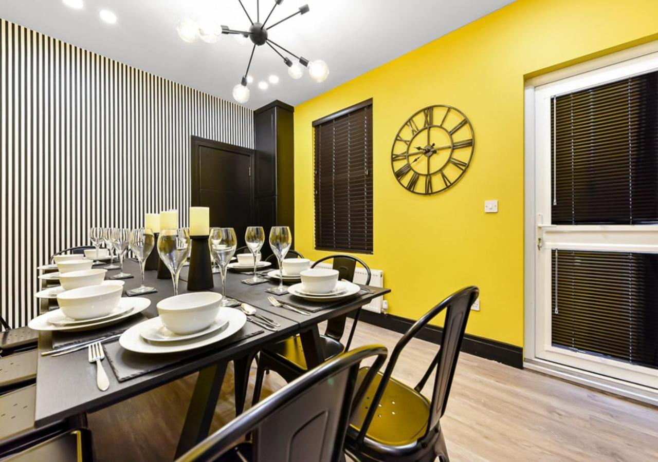 Bright & Colourful House - For A Large Groups Appartement