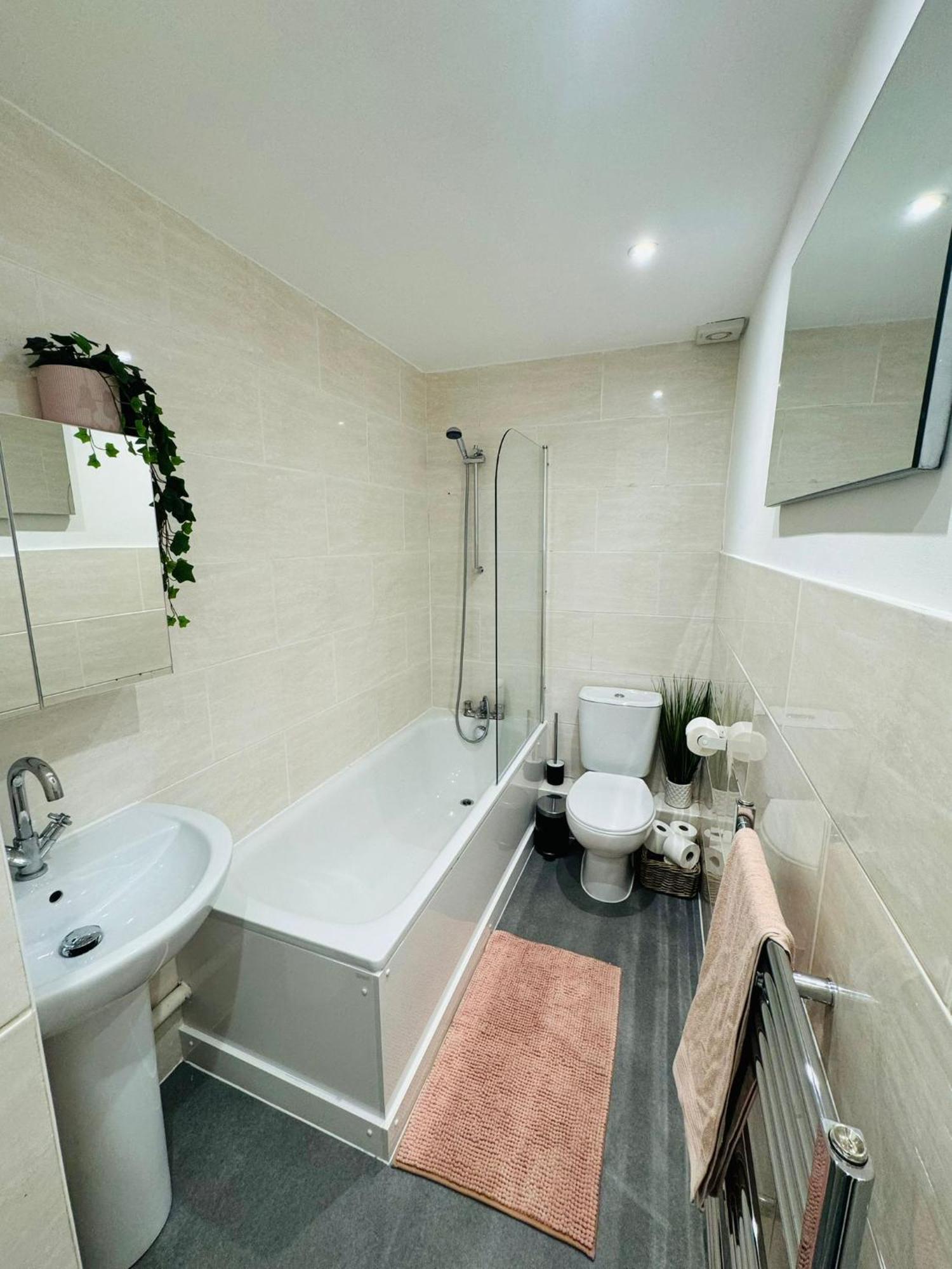 Jubilee 15 Minutes Homestay London