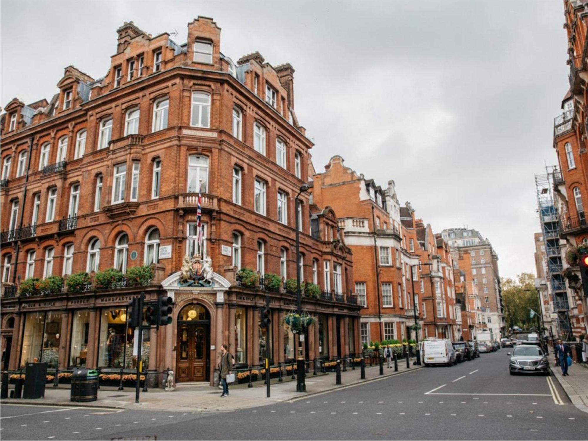 Charming Victorian With Aircon In London