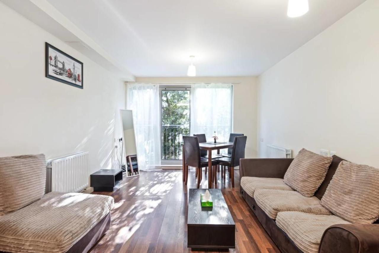 Apartamento Bright & Immense 2 Bdr Flat Near Excel Center Londres