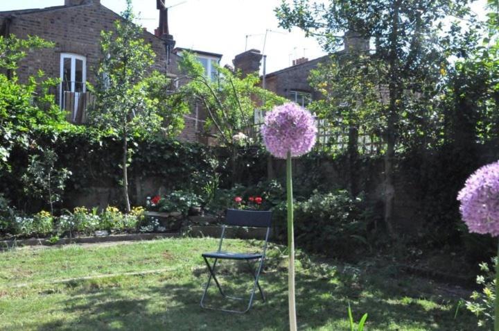 Charming Victorian With Aircon In * London