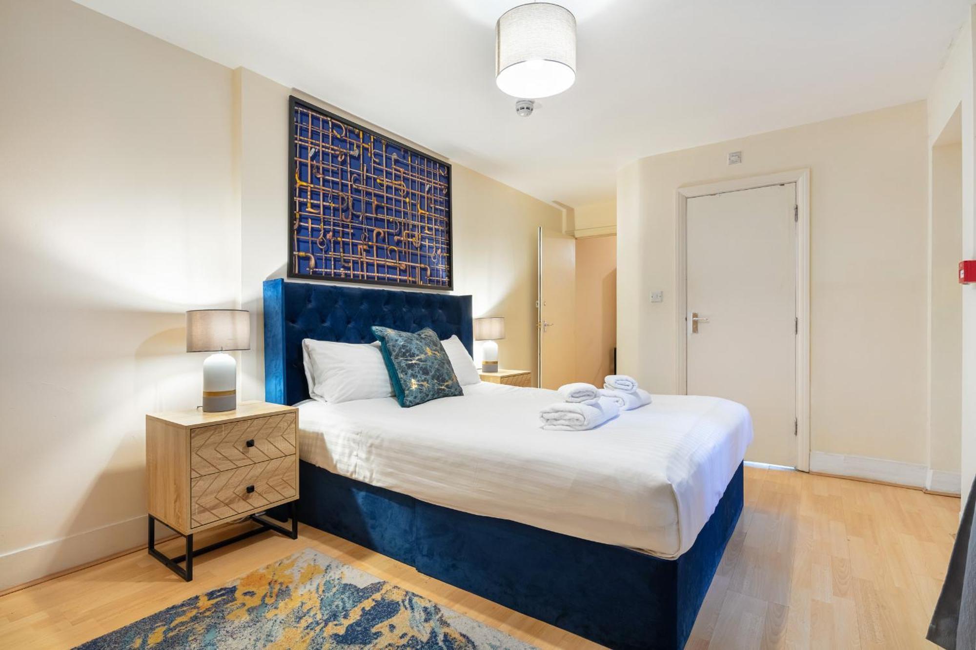 Elegant Kensington With Patio Apartment *