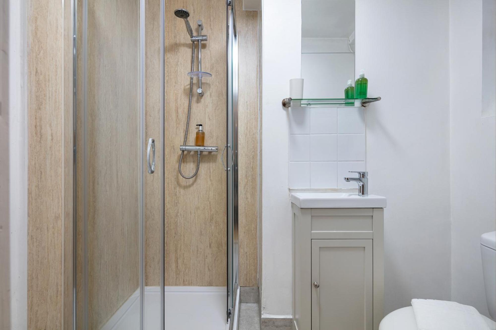 Elegant Kensington With Patio London