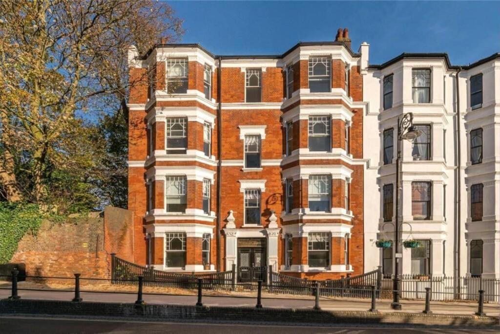 Stylish Hampstead Flat With Character And Charm * London