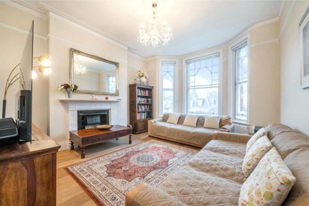 Stylish Hampstead Flat With Character And Charm * London