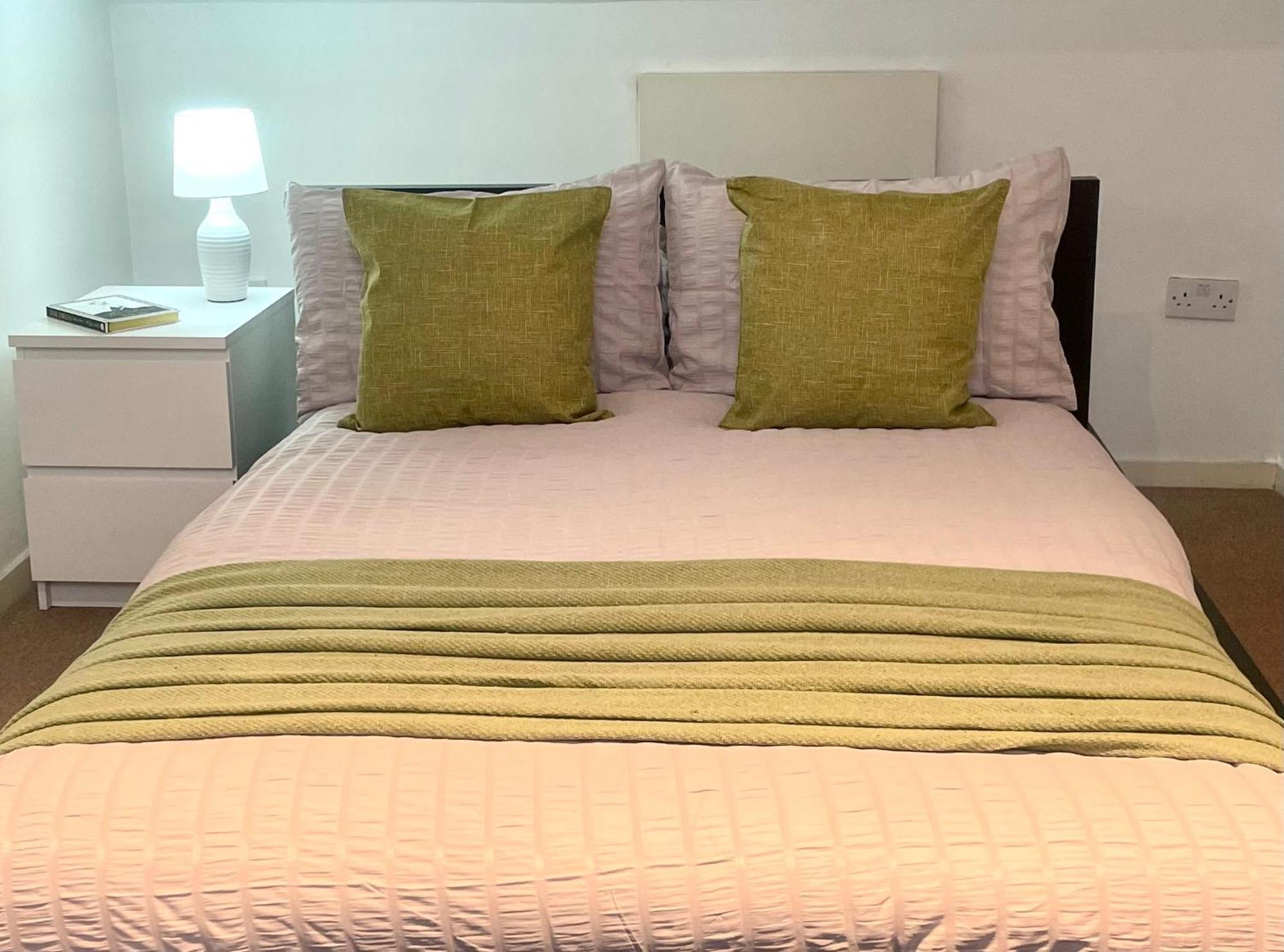 A Fantastic One Double Bedroom Flat Apartment *