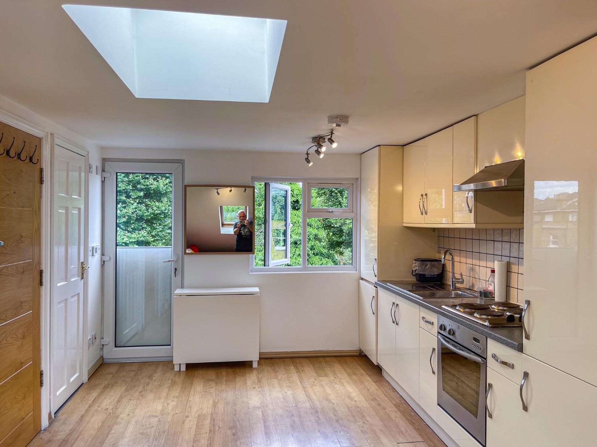 Apartment 1 Bed Attic Flat With Easy Reach To Centre London