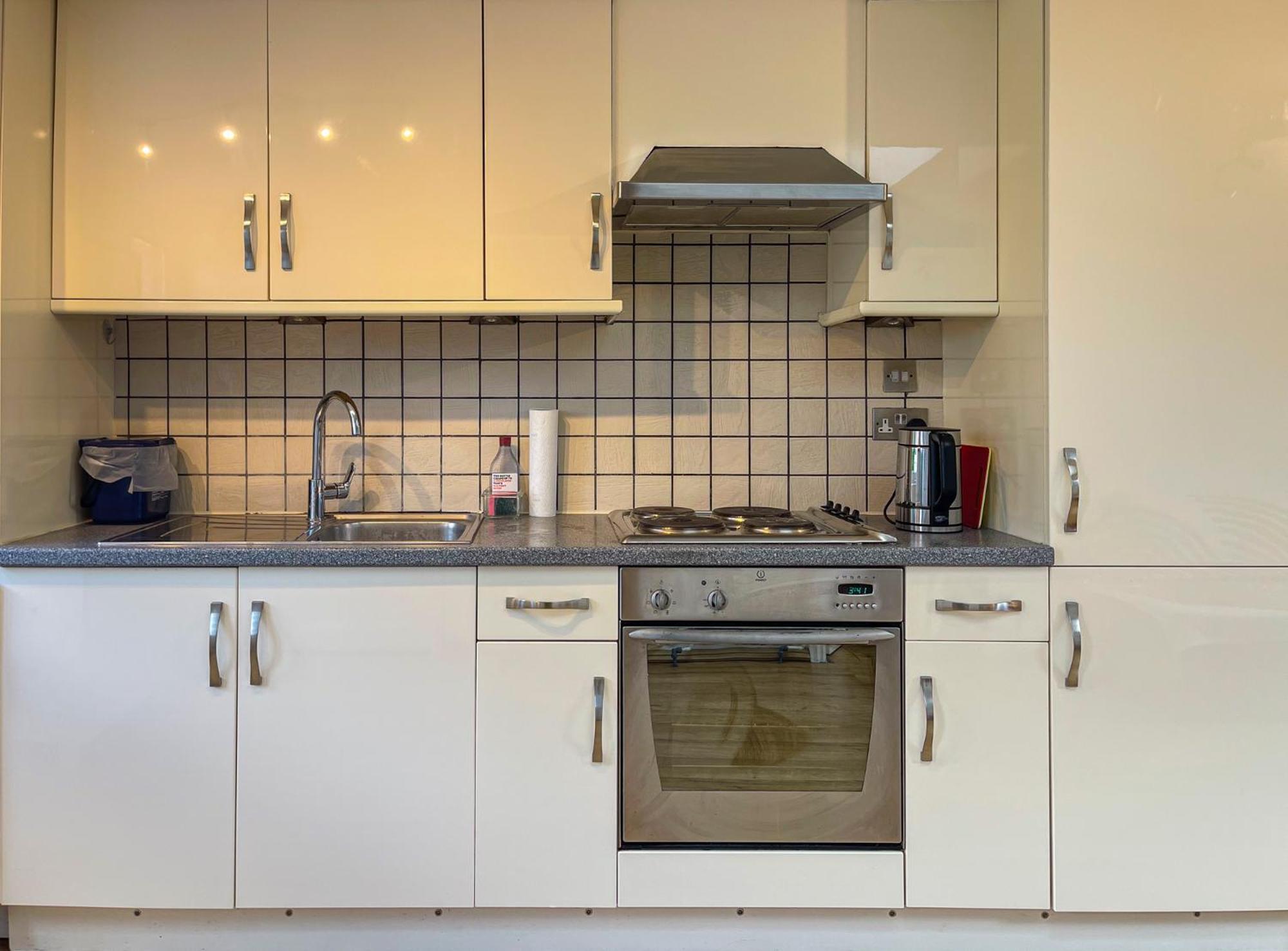 1 Bed Attic Flat With Easy Reach To Centre Apartment London