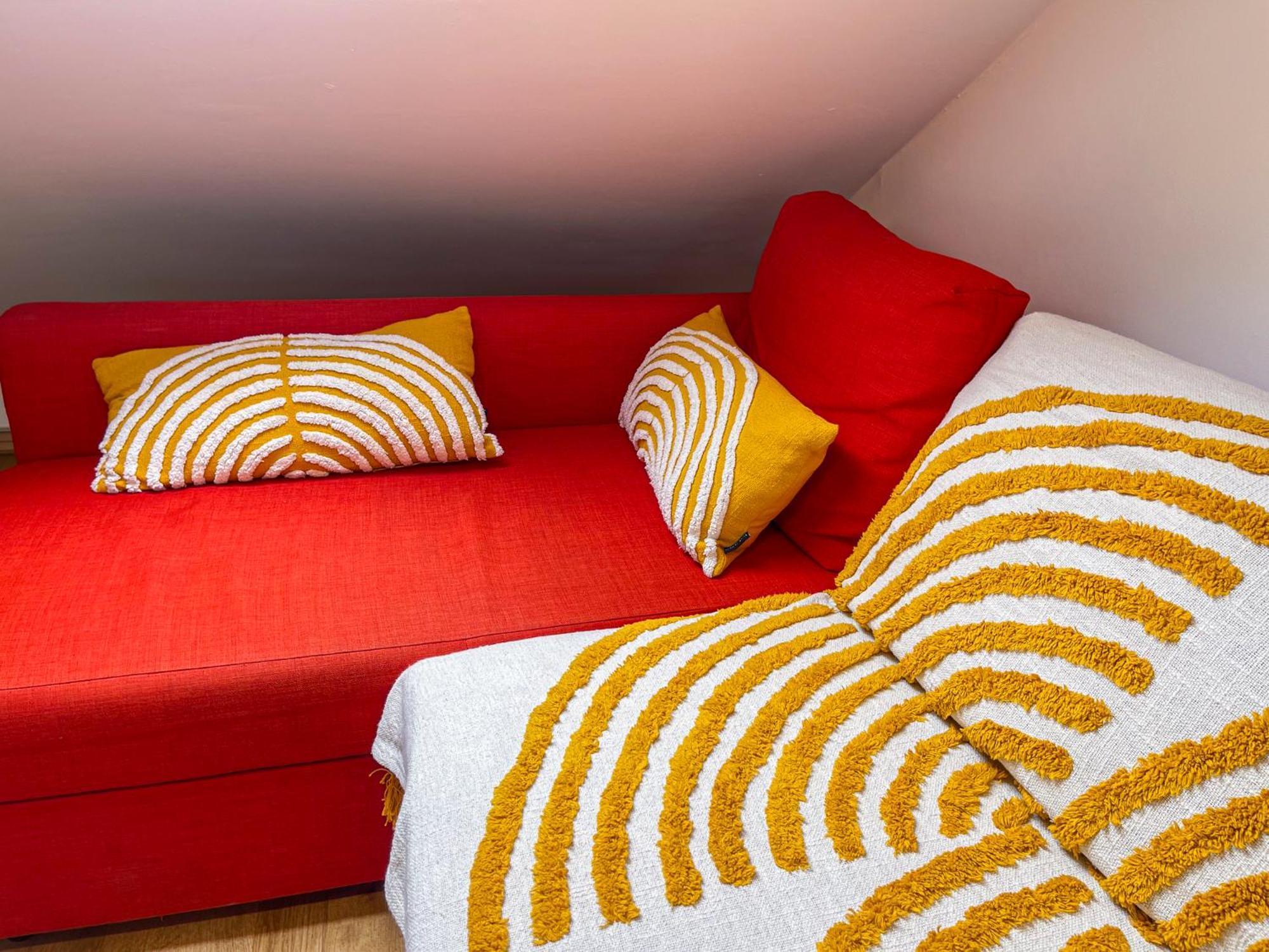 1 Bed Attic Flat With Easy Reach To Centre