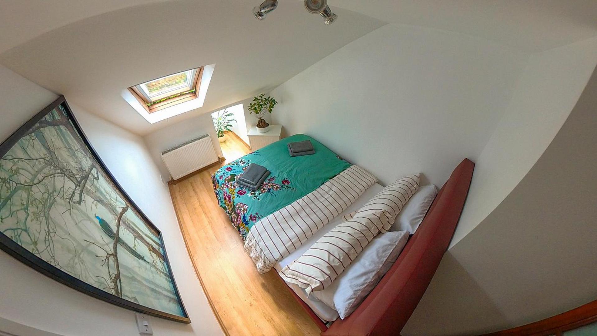 1 Bed Attic Flat With Easy Reach To Centre Apartment *