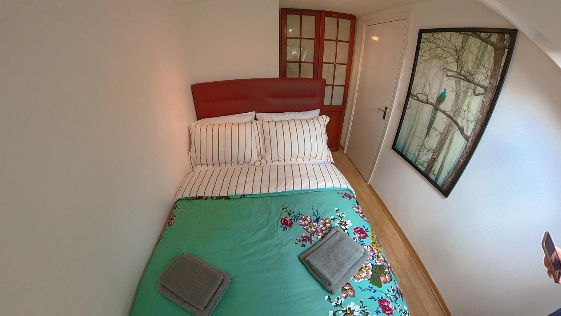Apartment 1 Bed Attic Flat With Easy Reach To Centre London