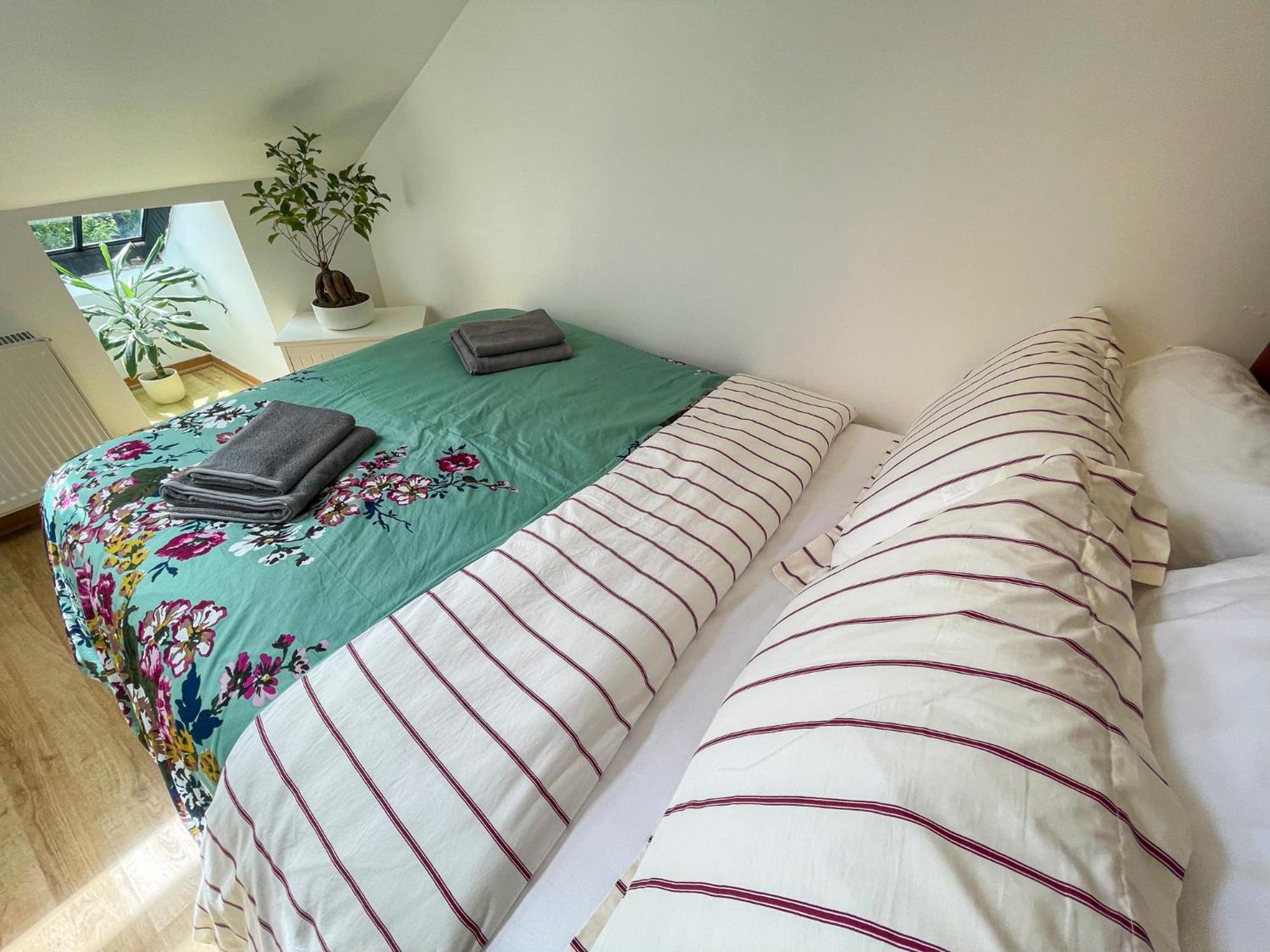 1 Bed Attic Flat With Easy Reach To Centre * London