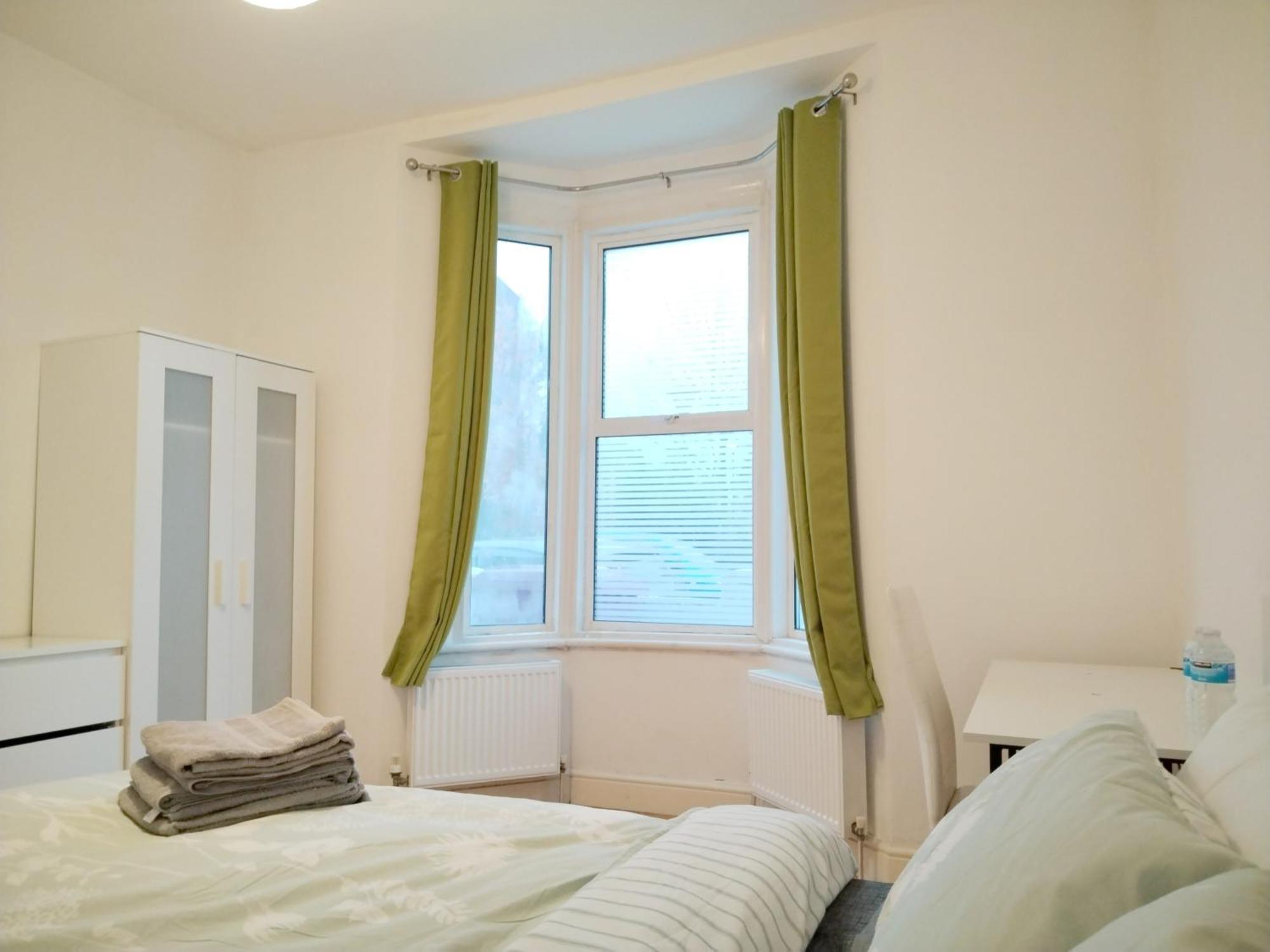 Cosy Near Canary Wharf & The O2 Guest house London