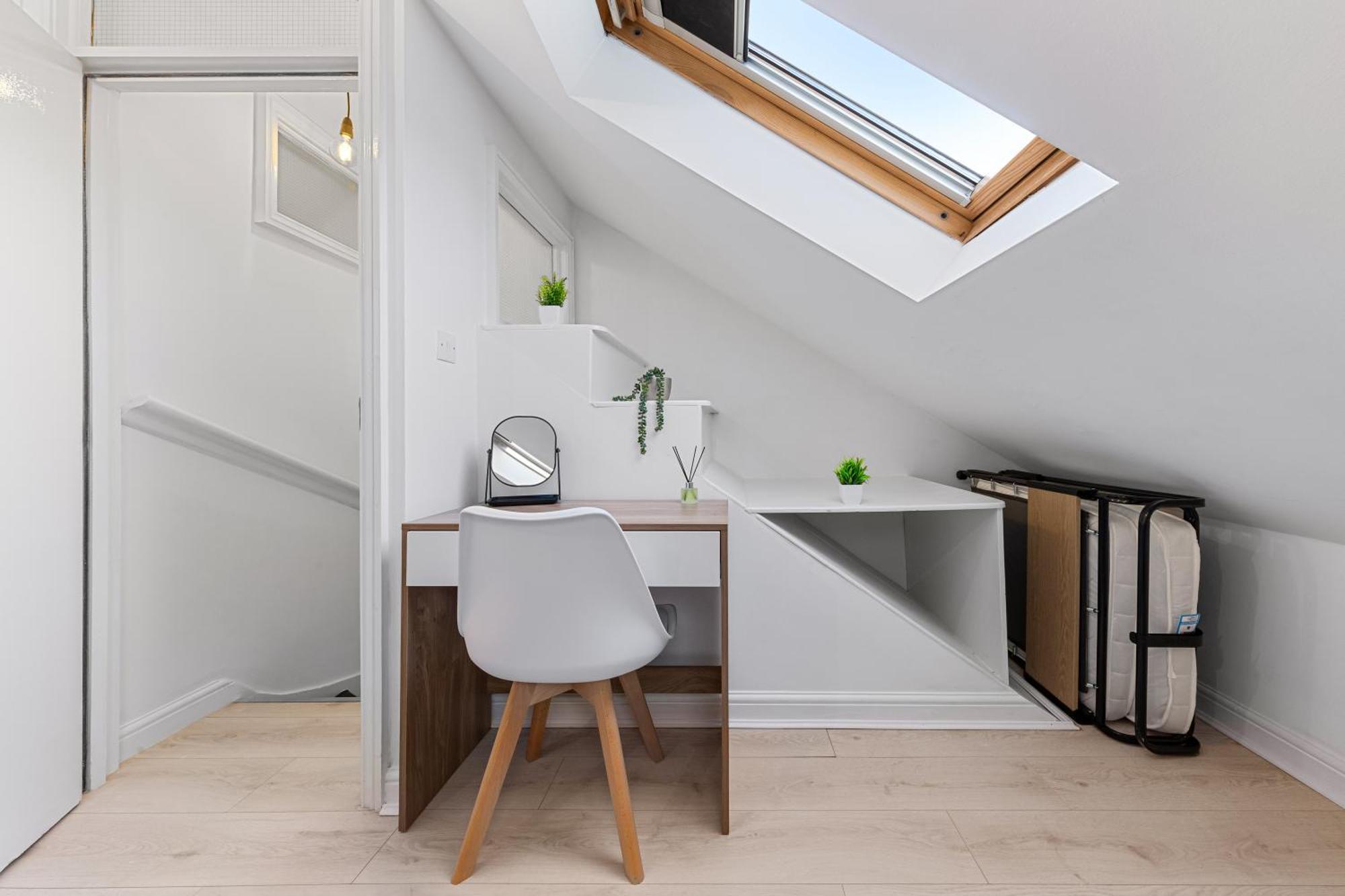 The Holloway - 1br Modern