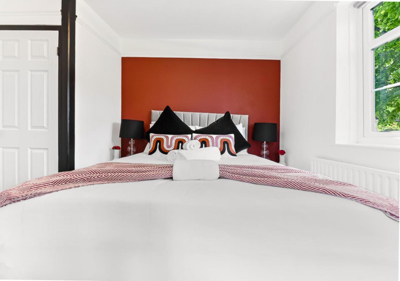 Radiant Serenity 2br Flat Sleeps 4 Warm Ambiance Apartamento *