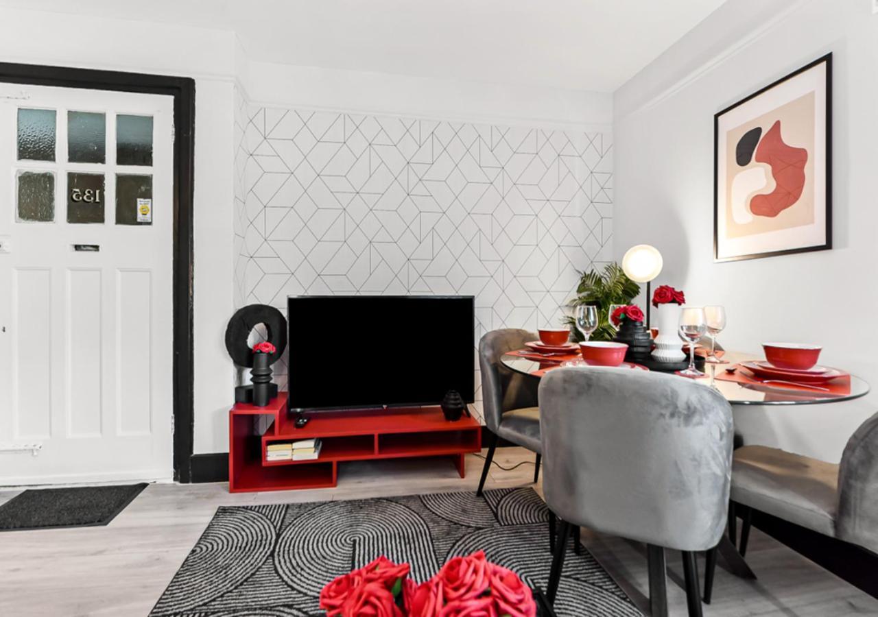 Radiant Serenity 2br Flat Sleeps 4 Warm Ambiance Apartamento