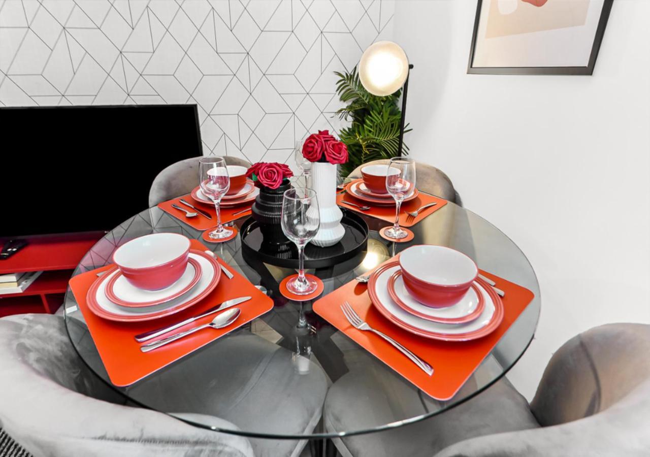 Radiant Serenity 2br Flat Sleeps 4 Warm Ambiance Apartamento
