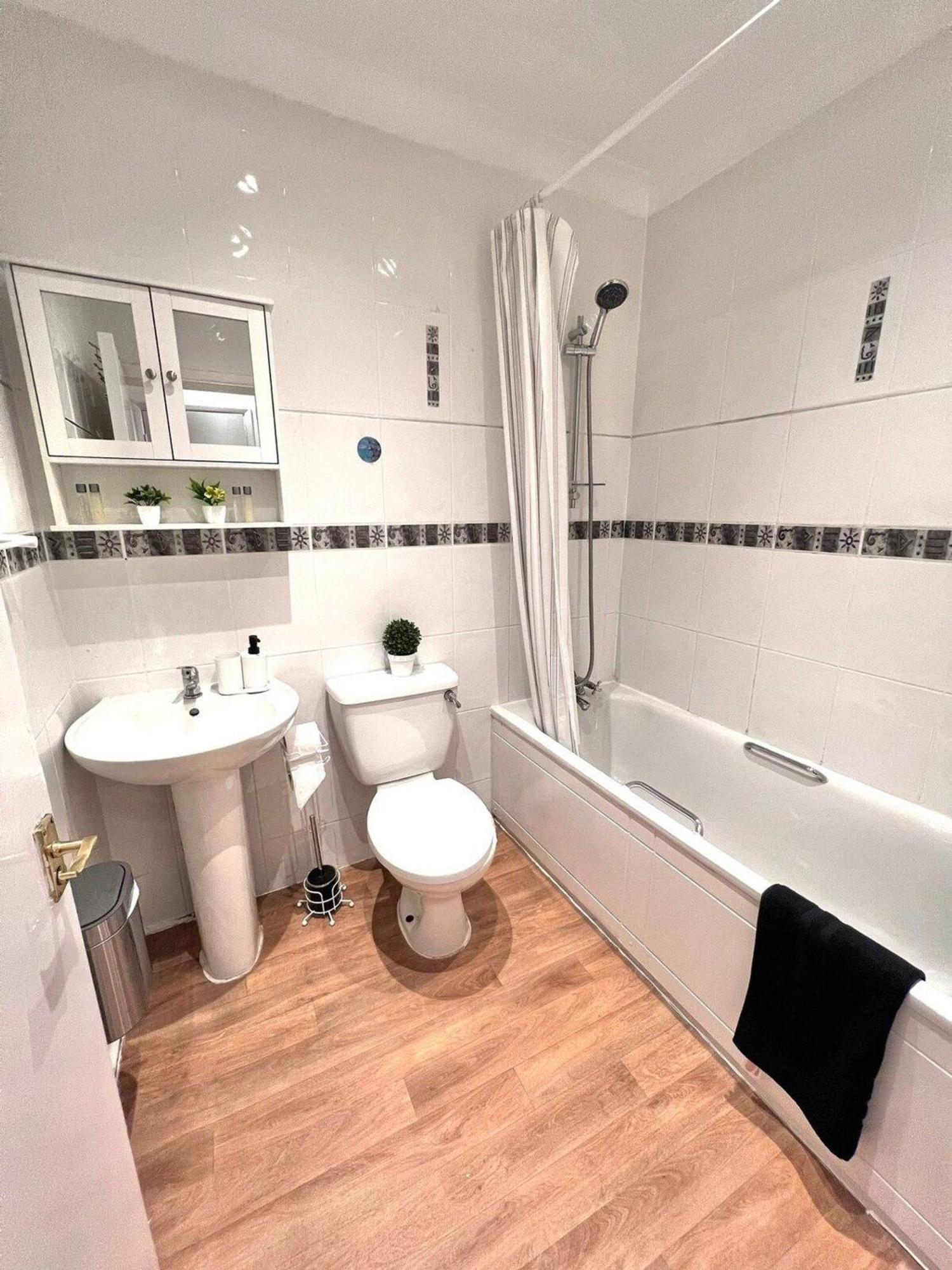 Apartamento Con Ambiente 100% Familiar En Zona Tranquila De Londres Apartment