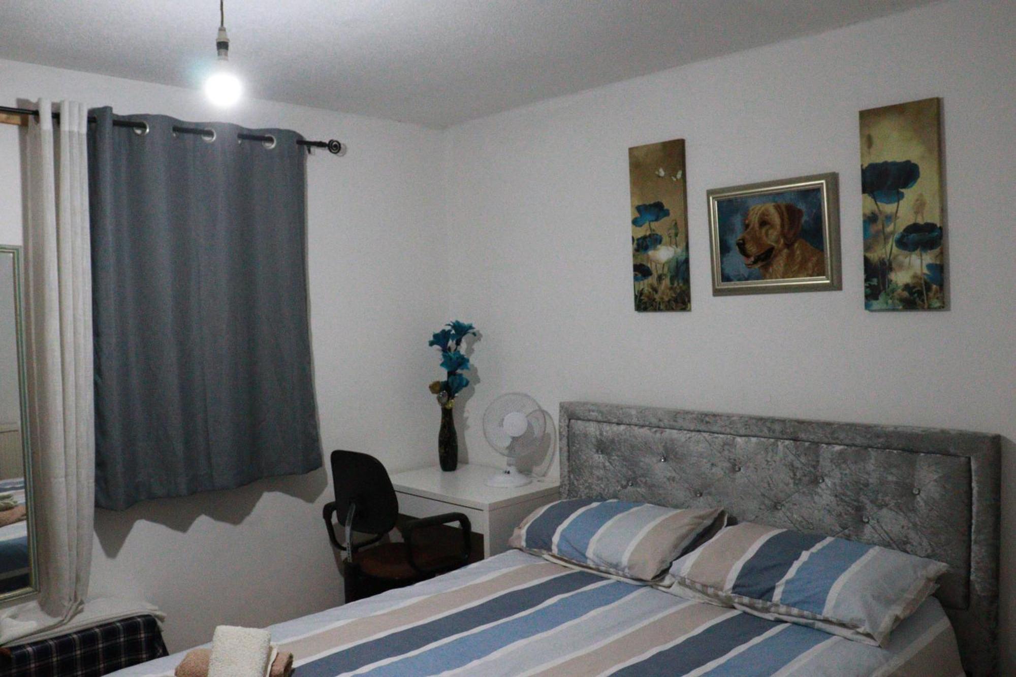 Comfortable 2-bed House In Zone 2 Holiday home London
