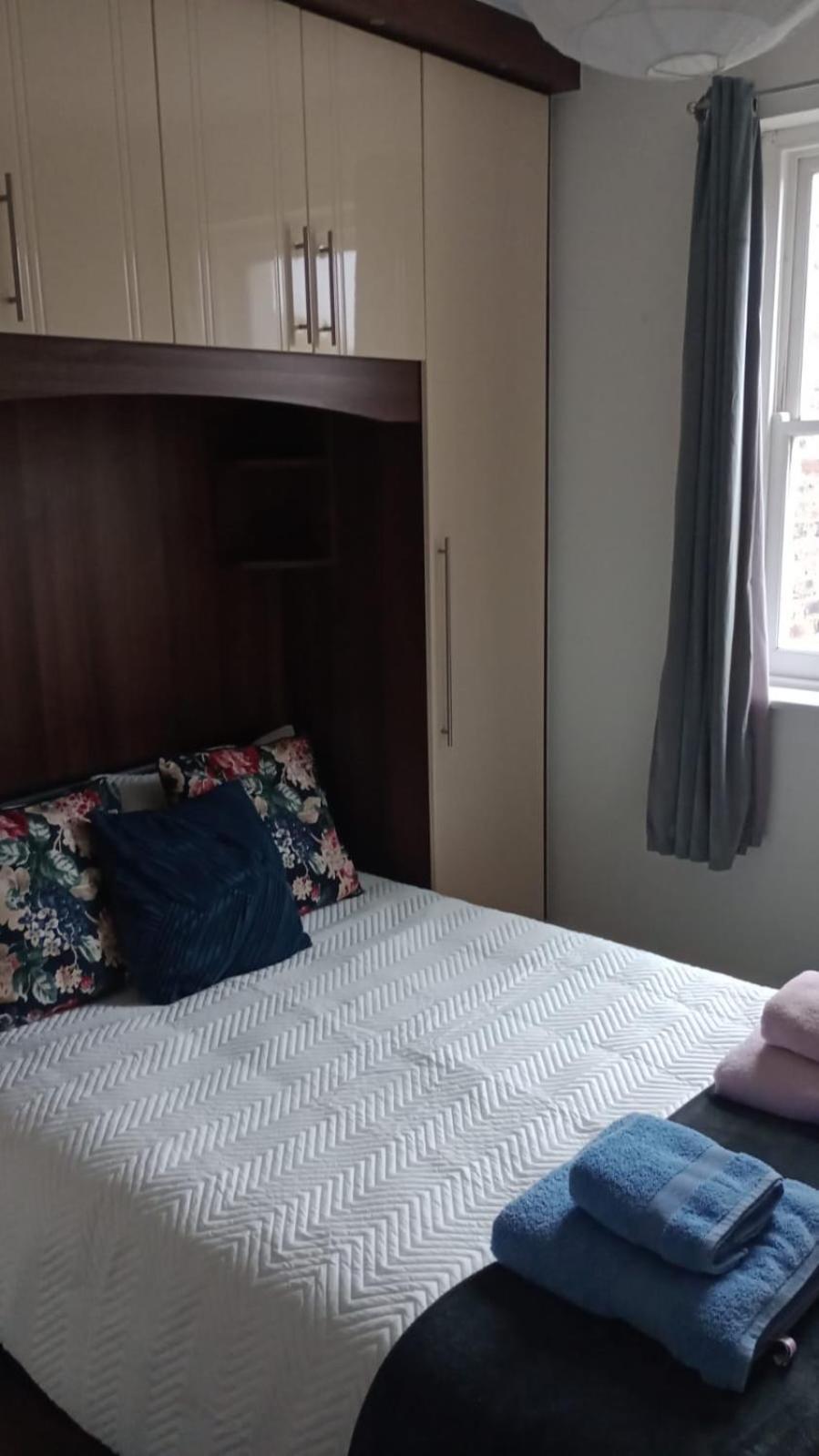 Pensión Notting Hill Next Door Bedroom In The Share Flat Londres