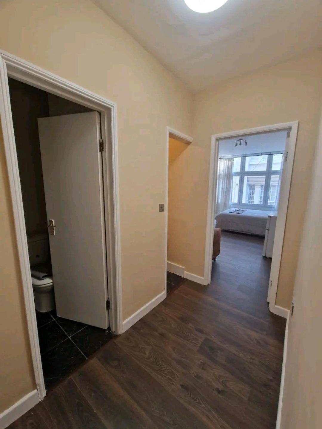Affordable In Shared Flat, Bridge Habitación en casa particular Londres
