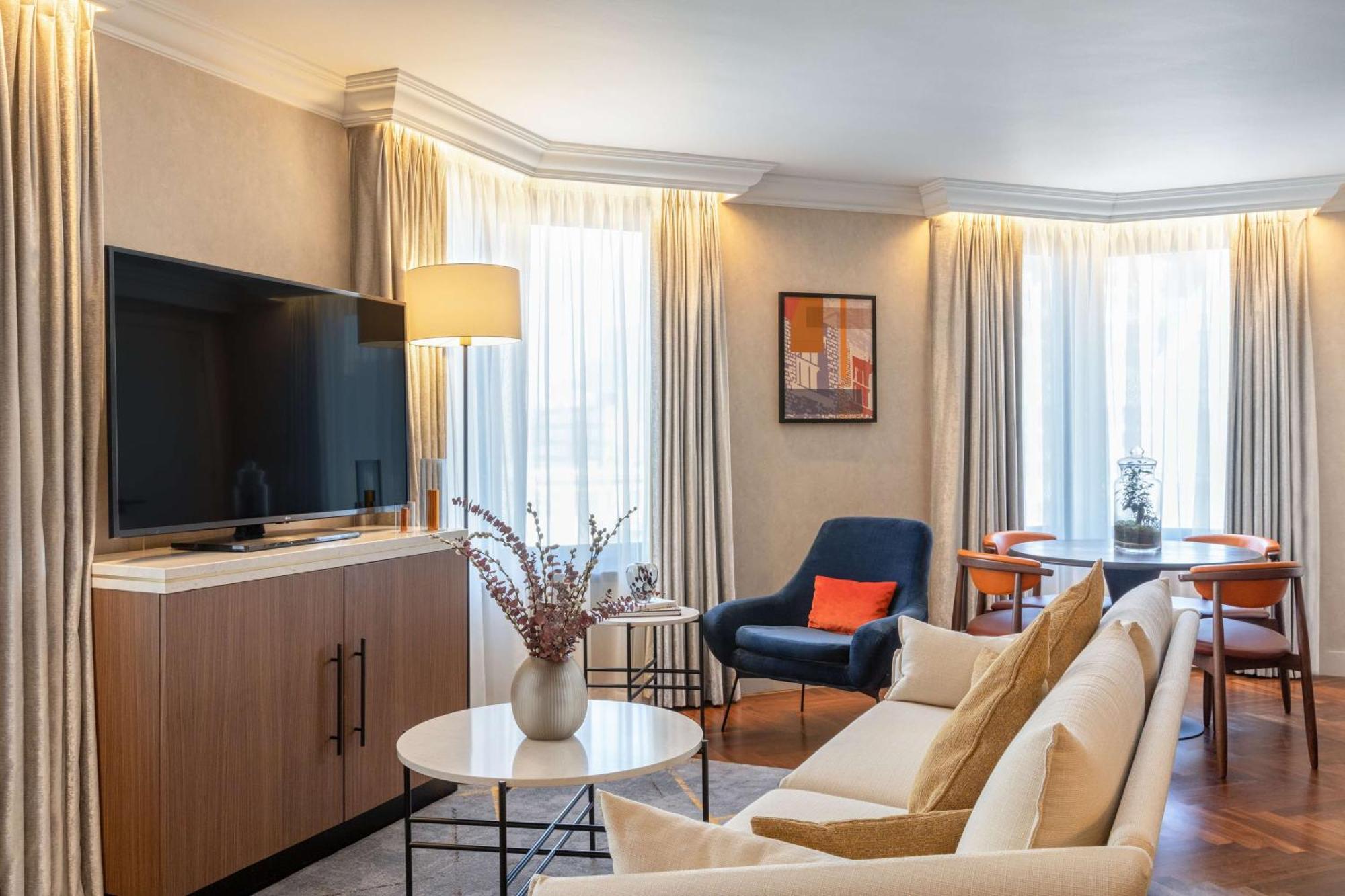 Hilton Metropole Hotel 4*