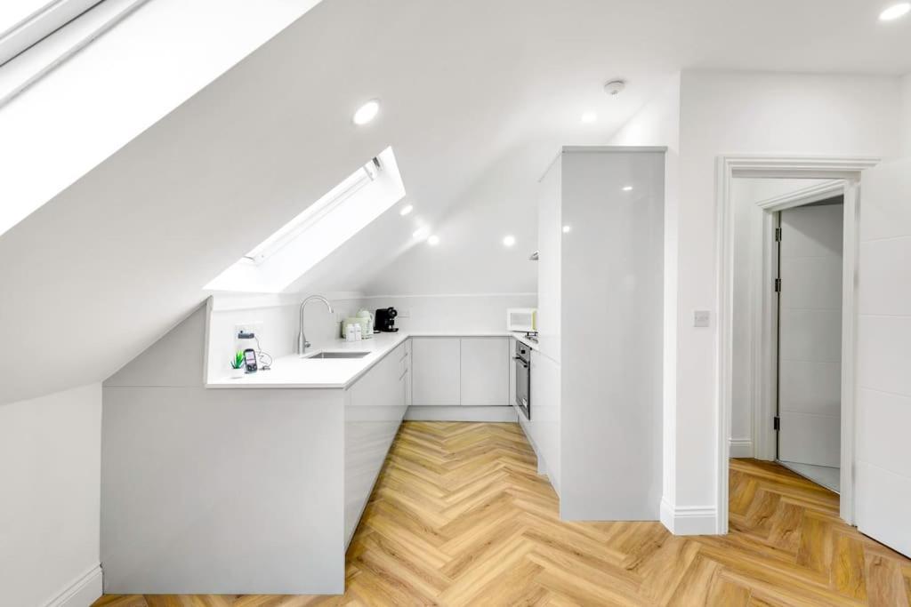 Massive West 7 Bed Modern *