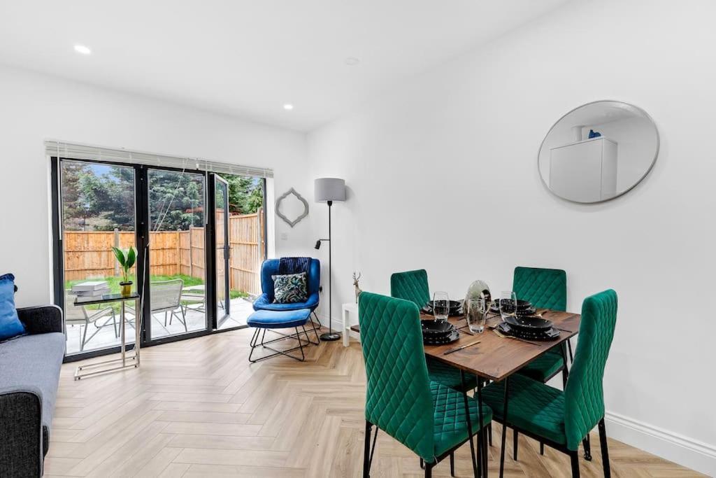 Villa Massive West 7 Bed Modern