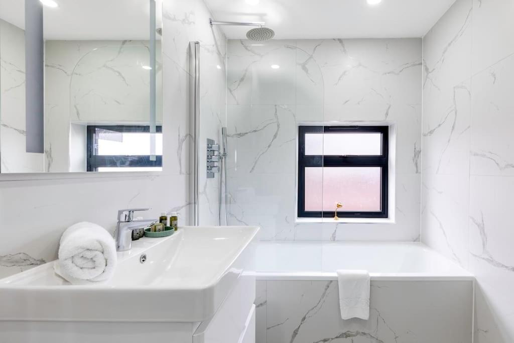 Massive West 7 Bed Modern *